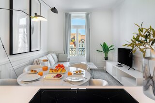 ザ ブールバード プライム ロケーション ウィズ エアコン & エレベーター