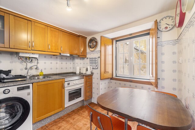 リスボン ジェム タイムレス エレガンス アンド モダン コンフォート