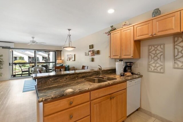 ハレ カマオレ、#215 1 ベッドルーム コンド バイ レッドオーニング