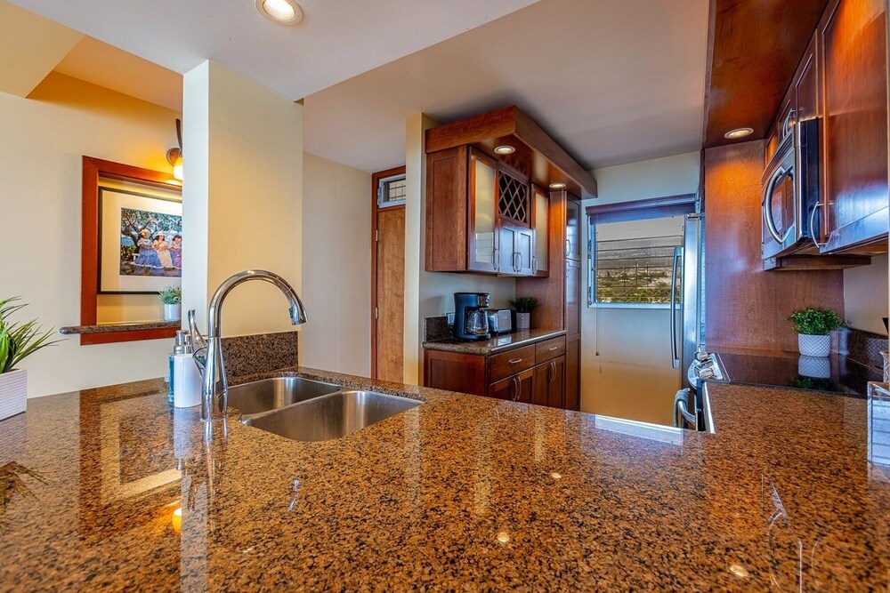 ロイヤル マウイアン 310 2 ベッドルーム コンド