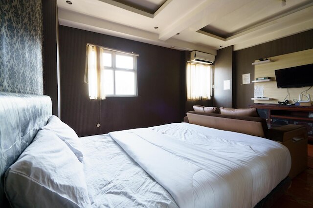 OYO 94238 ザ スイート メトロ アパートメント バイ リズ リビング