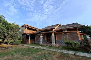 OYO 94245 アリャ ホームステイ シャリア