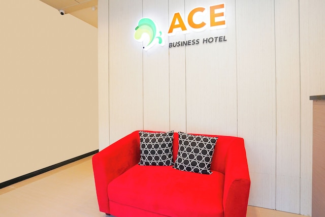 ホテル O ルンクット ニア ITS スラバヤ フォーマリー エース ビジネス ホテル