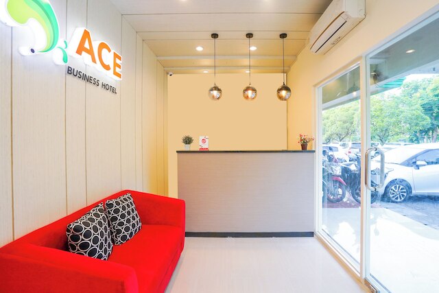 ホテル O ルンクット ニア ITS スラバヤ フォーマリー エース ビジネス ホテル