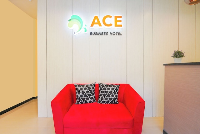 ホテル O ルンクット ニア ITS スラバヤ フォーマリー エース ビジネス ホテル