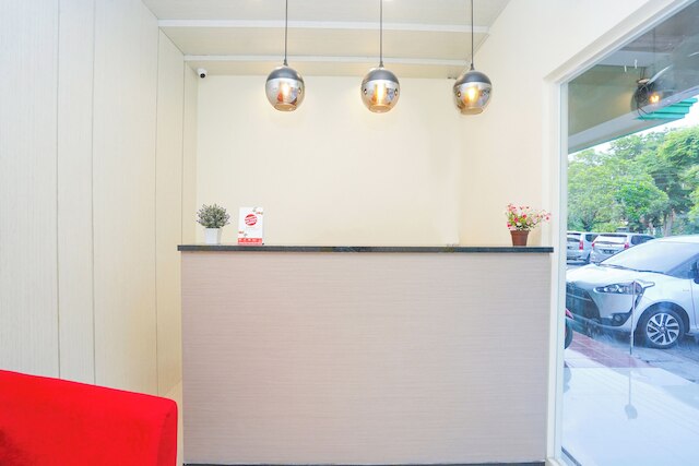 ホテル O ルンクット ニア ITS スラバヤ フォーマリー エース ビジネス ホテル