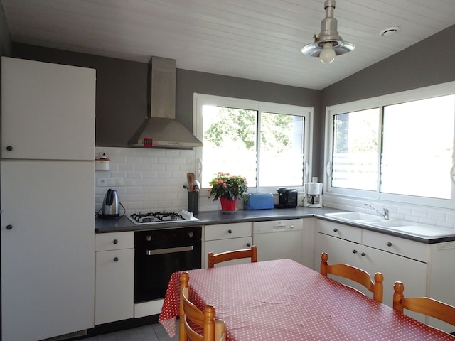 モダンハウス ノット ファー フロム モン サン ミシェル