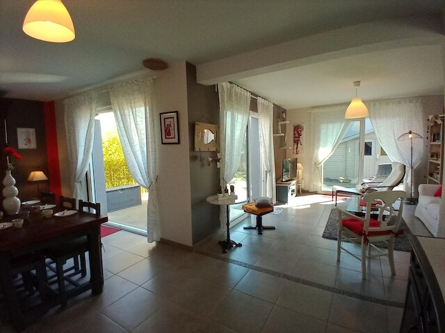 モダンハウス ノット ファー フロム モン サン ミシェル