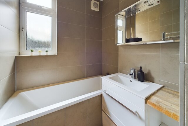 ジ エールズ コート ハイドアウェイ - ウォーム 3ベッドルーム ハウス