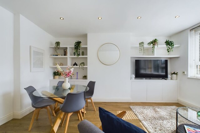 ジ エールズ コート ハイドアウェイ - ウォーム 3ベッドルーム ハウス