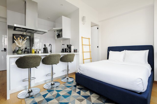 アイコン シベレス バイ ウィンウッド ハウス