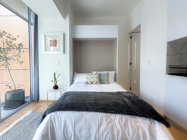 アイコン シベレス バイ ウィンウッド ハウス