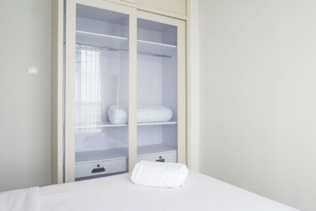 エクスクイジット アンド バイブレント 2 ベッドルーム アパートメント アット タマン メラティ スラバヤ