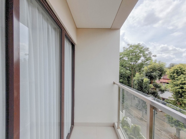 ホーミー アンド リラクシング スタジオ パトラランド アマルタ アパートメント