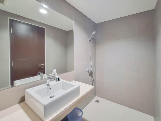 ホーミー アンド リラクシング スタジオ パトラランド アマルタ アパートメント