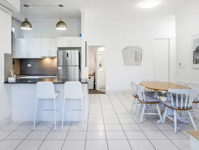 アレクサンダー アパートメント - グラウンド フロア 2 ベッドルーム