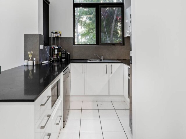 アレクサンダー アパートメント - グラウンド フロア 2 ベッドルーム