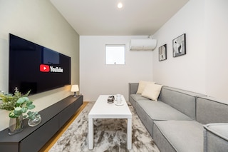 Modern Japan 東京浅草 east