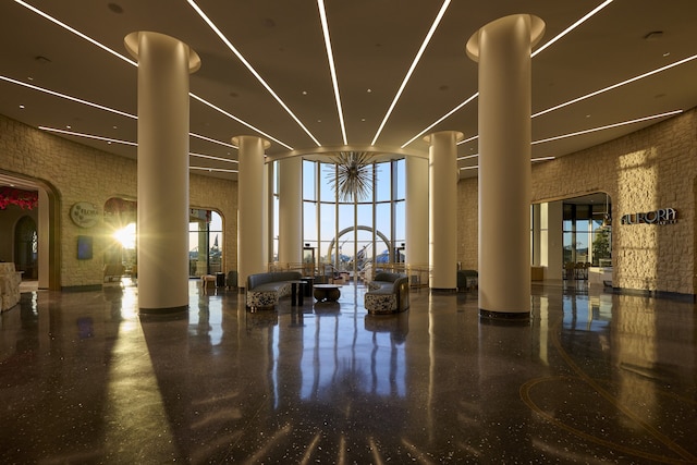 ユニバーサルズ ヘリオス グランド ホテル、ア ロウズ ホテル