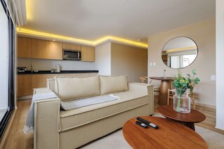 ウィズ スタイリッシュ ロフト ウィズ バルコニー イン コリマ