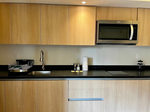 ウィズ スタイリッシュ ロフト ウィズ バルコニー イン コリマ