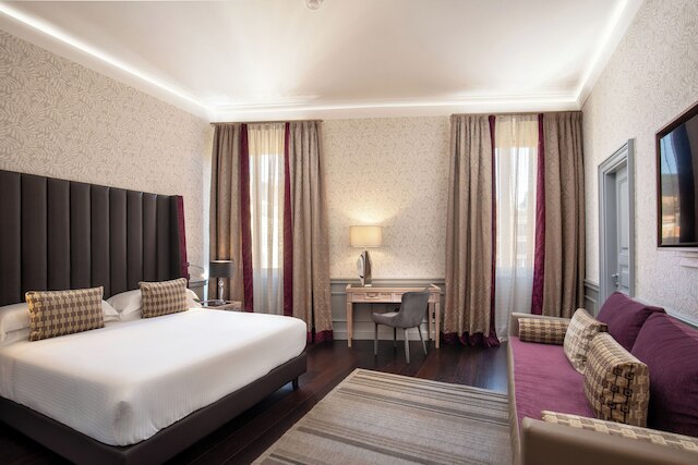 ジ イン アット ザ スパニッシュ ステップス エレガント コレクション - ザ ジュエル