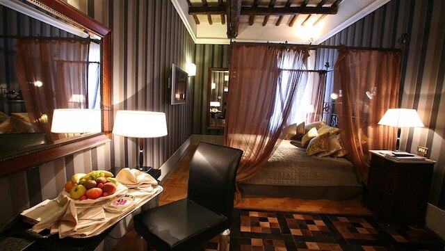 ジ イン アット ザ スパニッシュ ステップス エレガント コレクション - ザ ジュエル