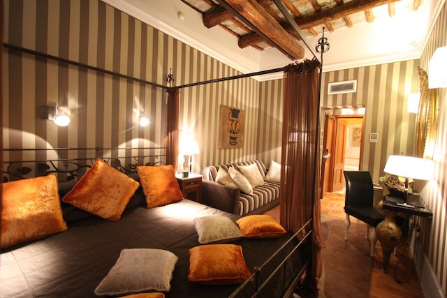 ジ イン アット ザ スパニッシュ ステップス エクスクルーシブ コレクション - ロベルト ディ リエンツォ