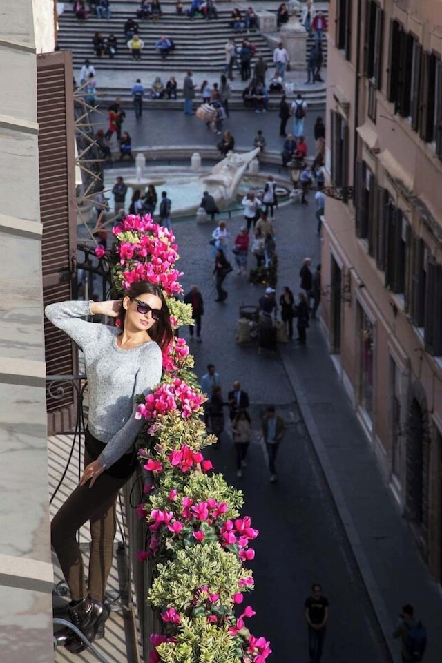 ジ イン アット ザ スパニッシュ ステップス エクスクルーシブ コレクション - ロベルト ディ リエンツォ