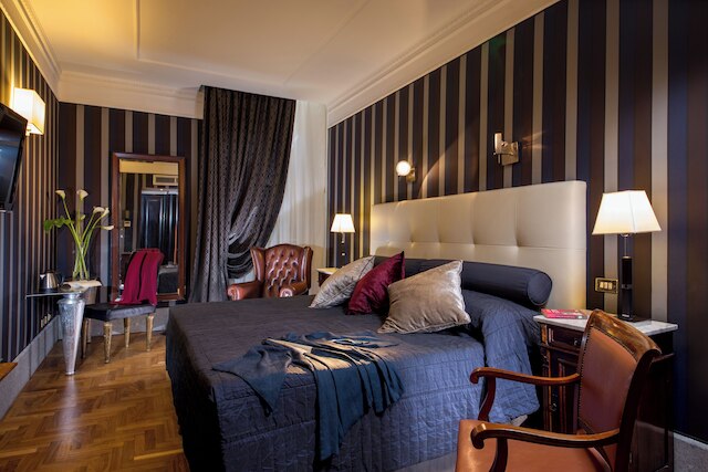 ジ イン アット ザ スパニッシュ ステップス エクスクルーシブ コレクション - ロベルト ディ リエンツォ