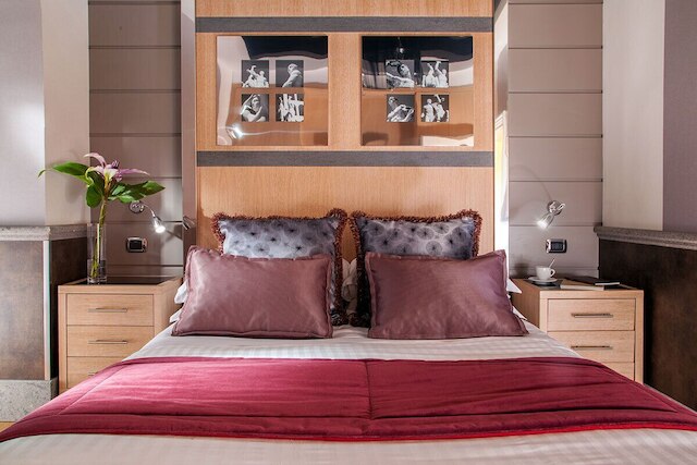 ジ イン アット ザ スパニッシュ ステップス エクスクルーシブ コレクション - ロベルト ディ リエンツォ