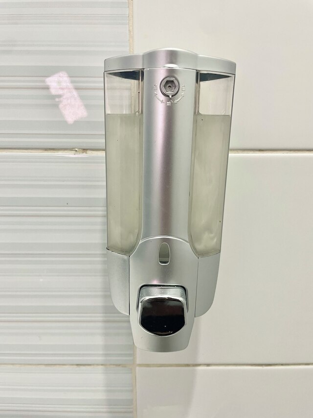 ダブル ワン コリビング アンド コワーキング ホステル