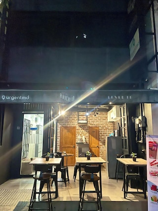 ダブル ワン コリビング アンド コワーキング ホステル