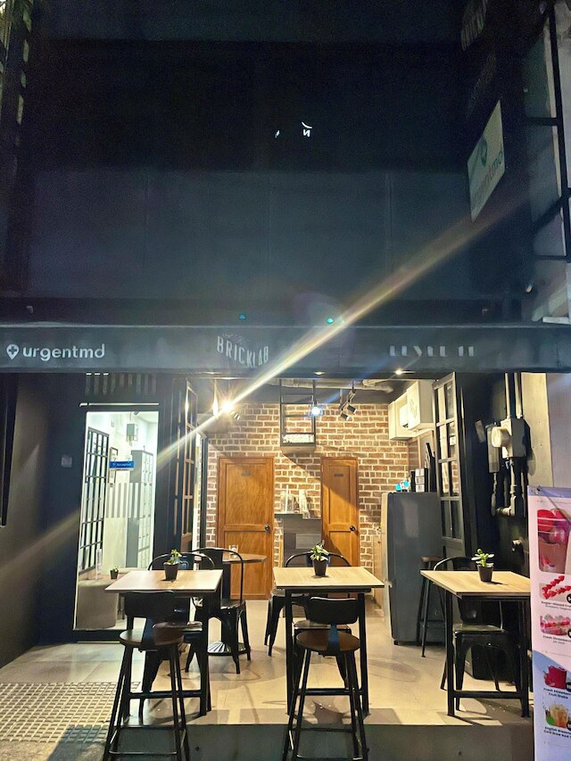 ダブル ワン コリビング アンド コワーキング ホステル