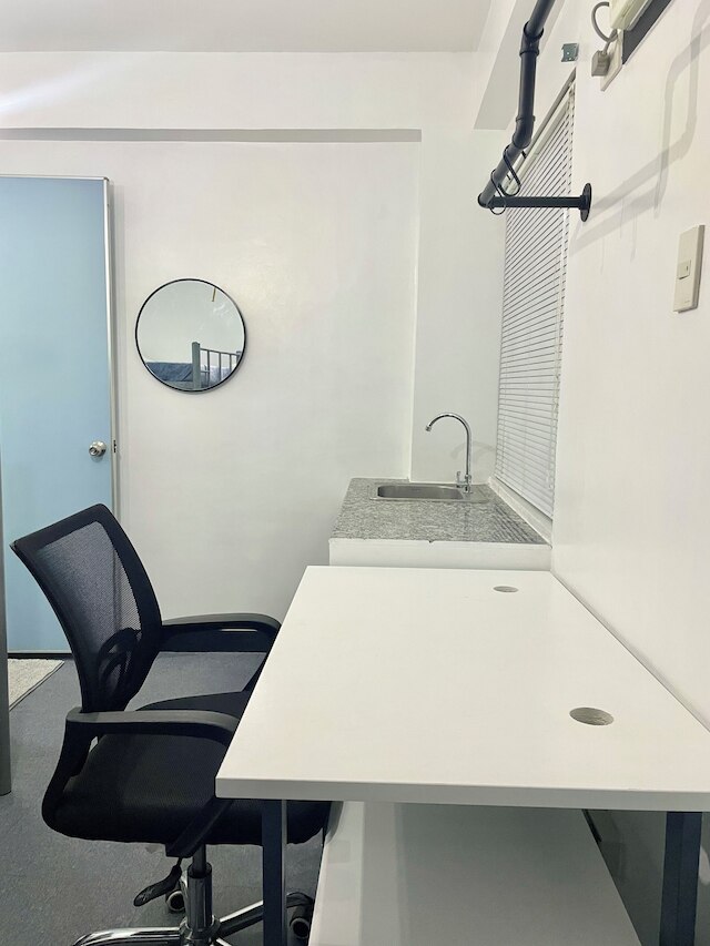 ダブル ワン コリビング アンド コワーキング ホステル