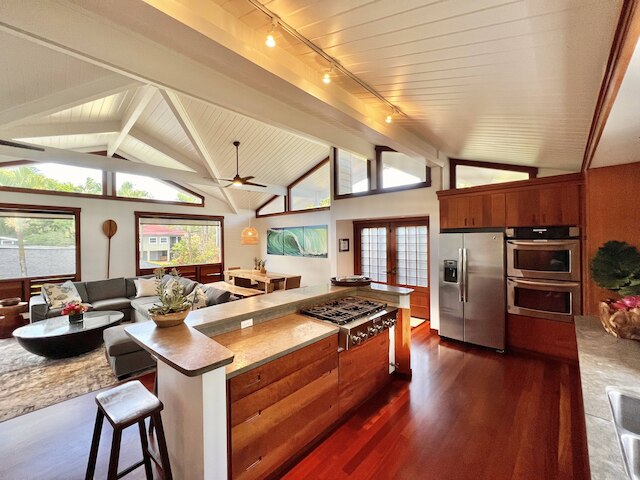 ハレ アク 4 ベッドルーム ホーム