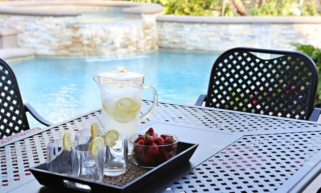 アップスケール 6 ベッド, 5 バス, ニュー プール ウィズ ジャグジー, 1/2 マイル ウォーク トゥ ディズニー