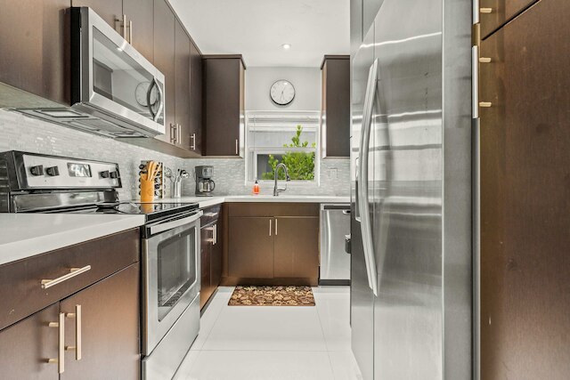 アートハウス フリー ストックド キッチン アンド フェンスド ヤード