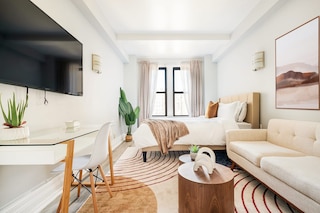 73-1111 ニュー スタジオ UWS ドアマン ジム