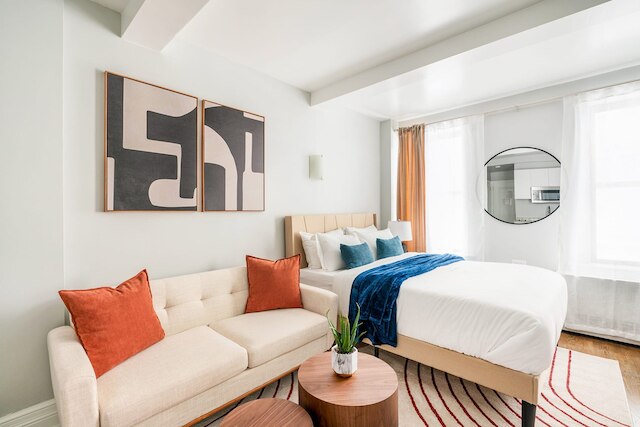 73-703 ニュー スタジオ UWS ドアマン ジム