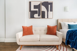 73-703 ニュー スタジオ UWS ドアマン ジム