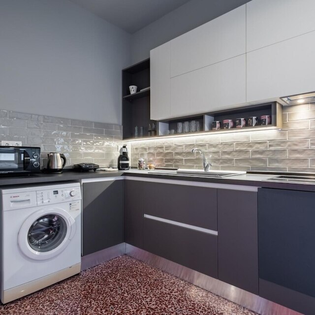 フライデー ヴィーナス ラグジュアリー アパートメント