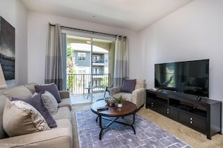 コージー ビスタ ケイ コンド, ライト ネクスト トゥ クラブハウス！