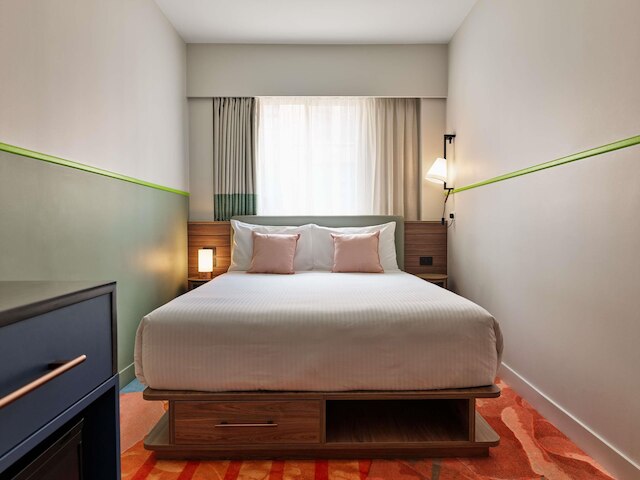 ザ クラレンス ホテル シドニー