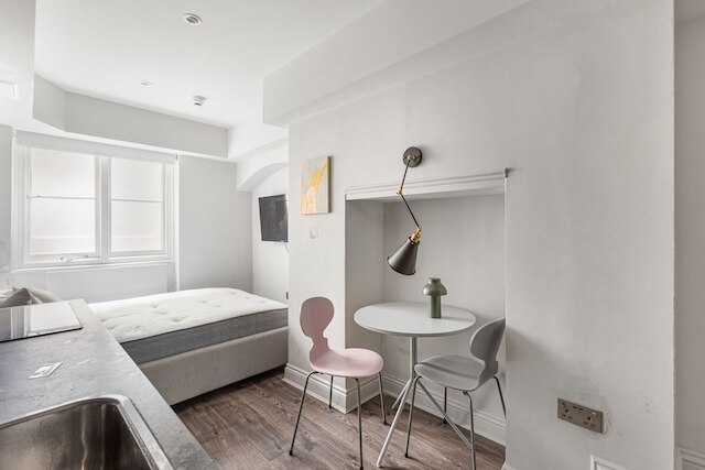 モダン スタジオ アット インバーネス テラス