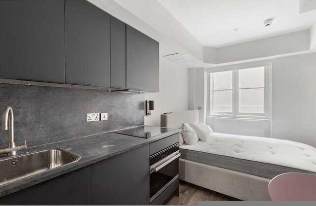 モダン スタジオ アット インバーネス テラス