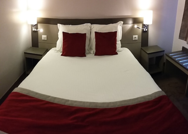 アケナ シティ パリ ノール セント ウィズ