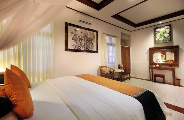 ホテル ジャティ サヌール