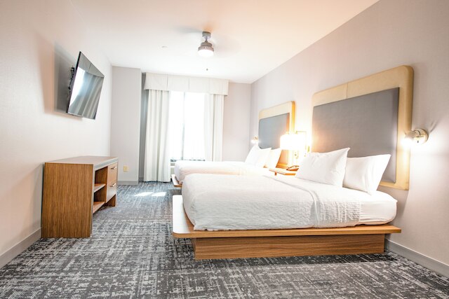 ホームウッド スイーツ ホウマ、LA