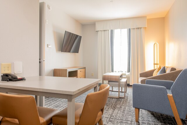 ホームウッド スイーツ ホウマ、LA